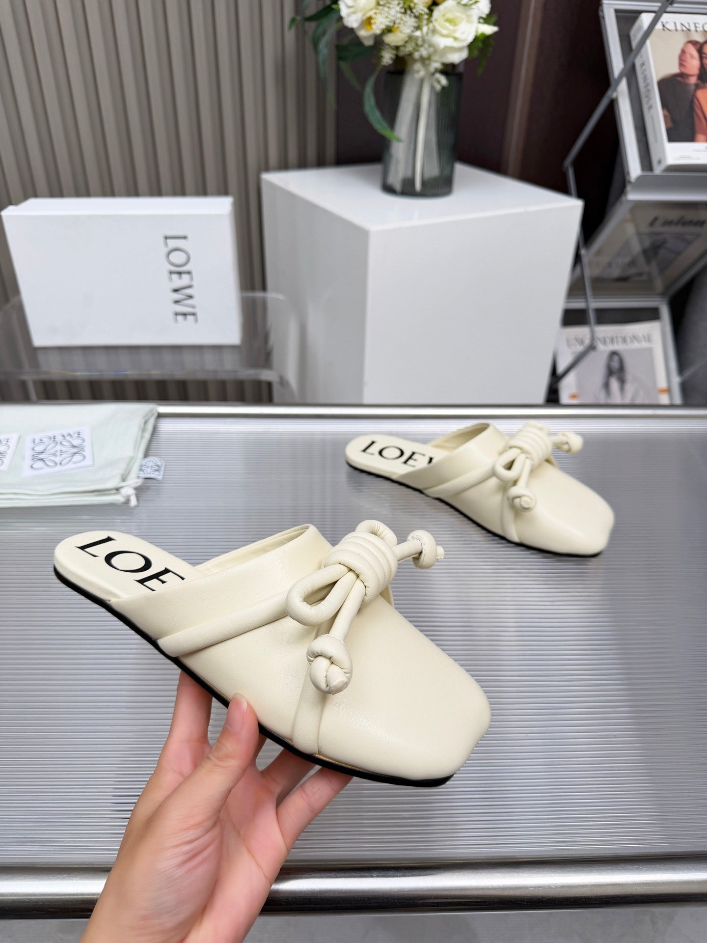 LOEWE 26S MULE LOAFERS IN IVORY WHITE CALFSKIN KNOT DETAIL
