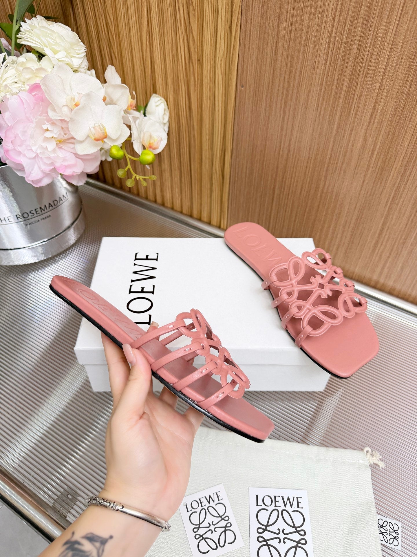 LOEWE 26S PETAL ANAGRAM SLIDE IN PINK SOFT CALFSKIN