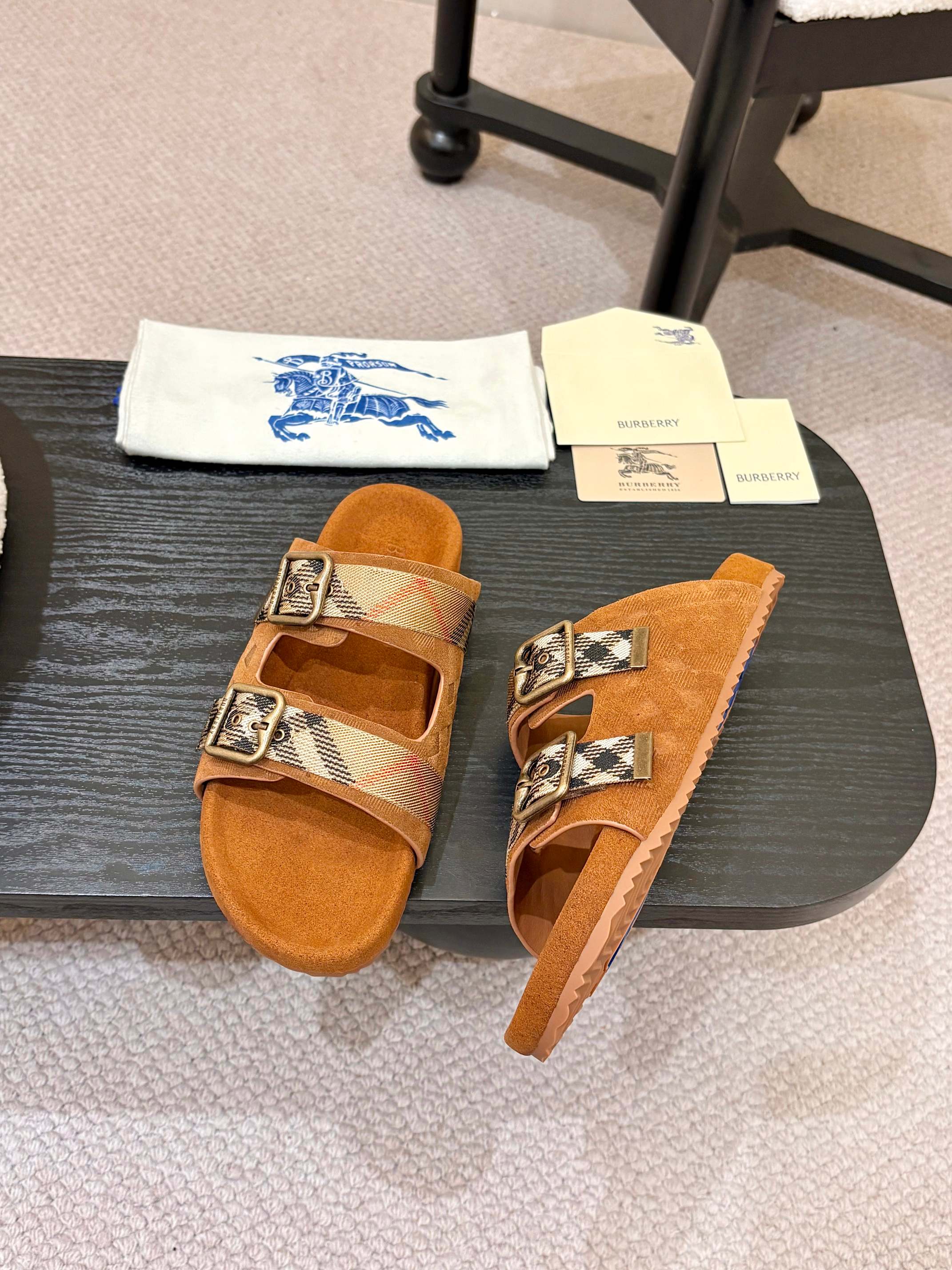 BURBERRY 26S DOUBLE BUCKLE SANDALS IN ORANGE BROWN SUEDE