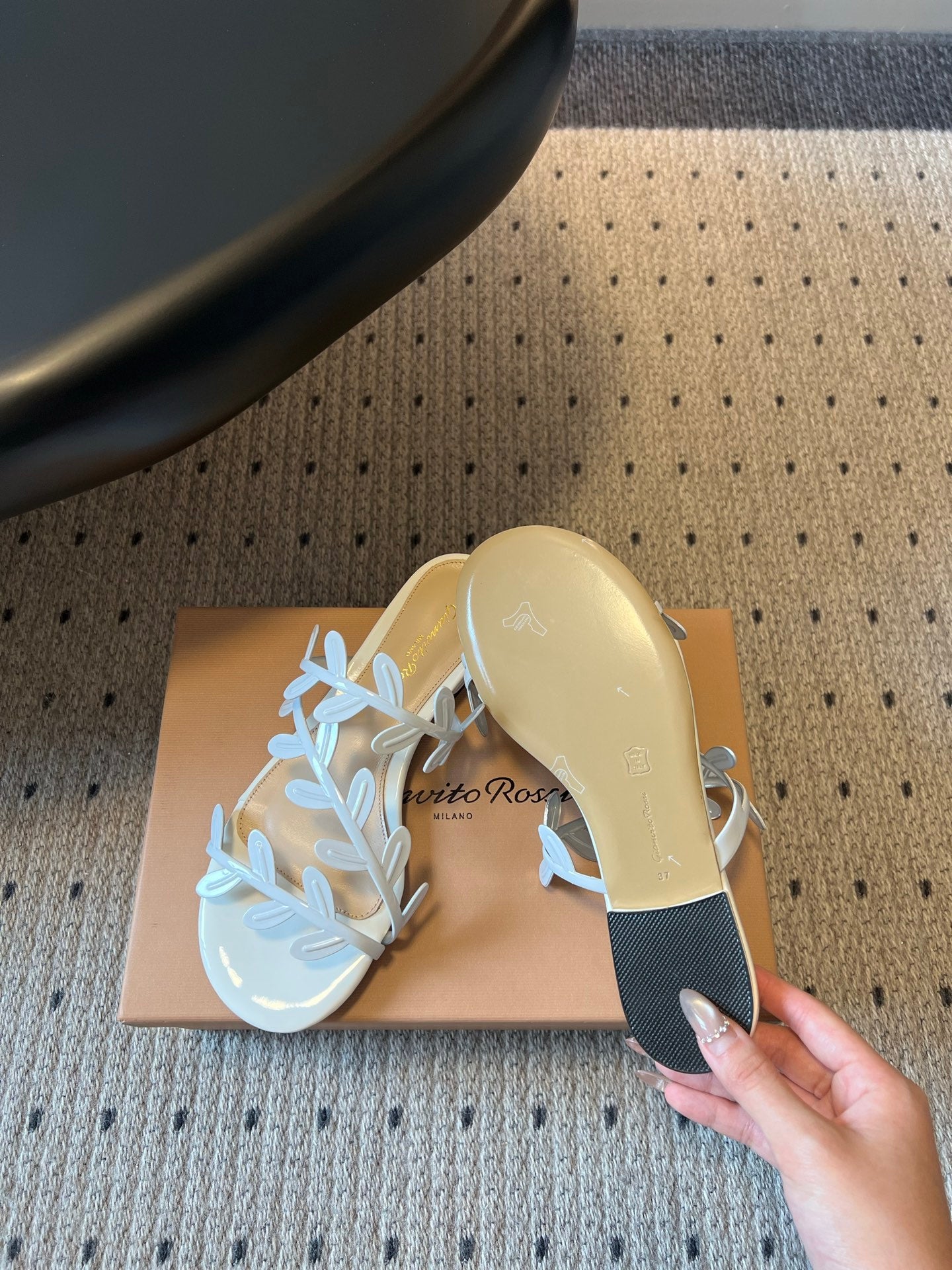 GIANVITO ROSSI 26S SANDALS IN WHITE LAMBSKIN