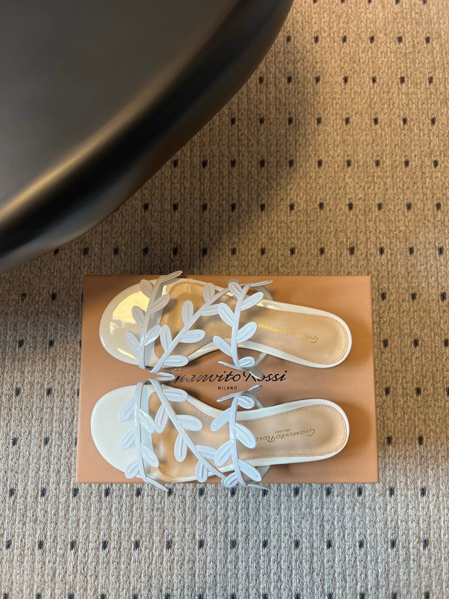 GIANVITO ROSSI 26S SANDALS IN WHITE LAMBSKIN