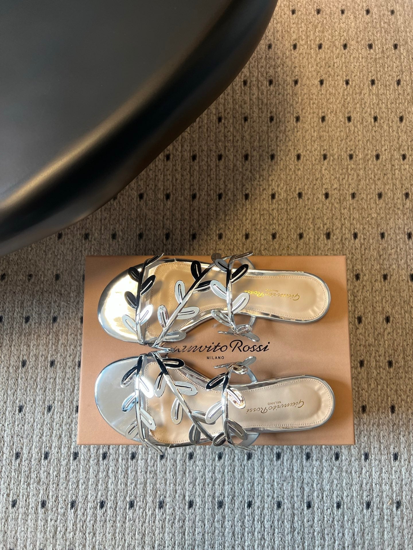 GIANVITO ROSSI 26S SANDALS IN SILVER LAMBSKIN