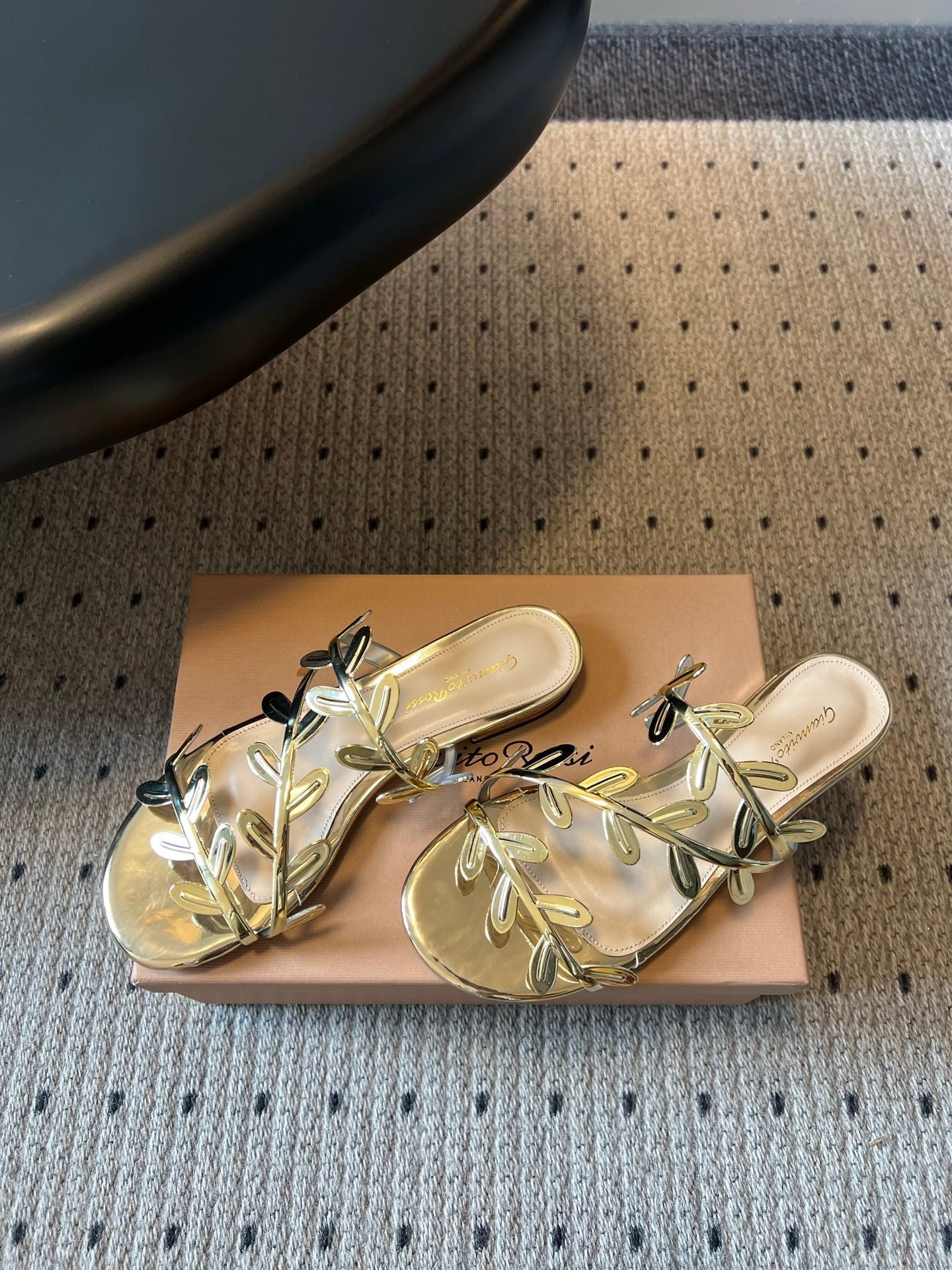 GIANVITO ROSSI 26S SANDALS IN GOLD LAMBSKIN