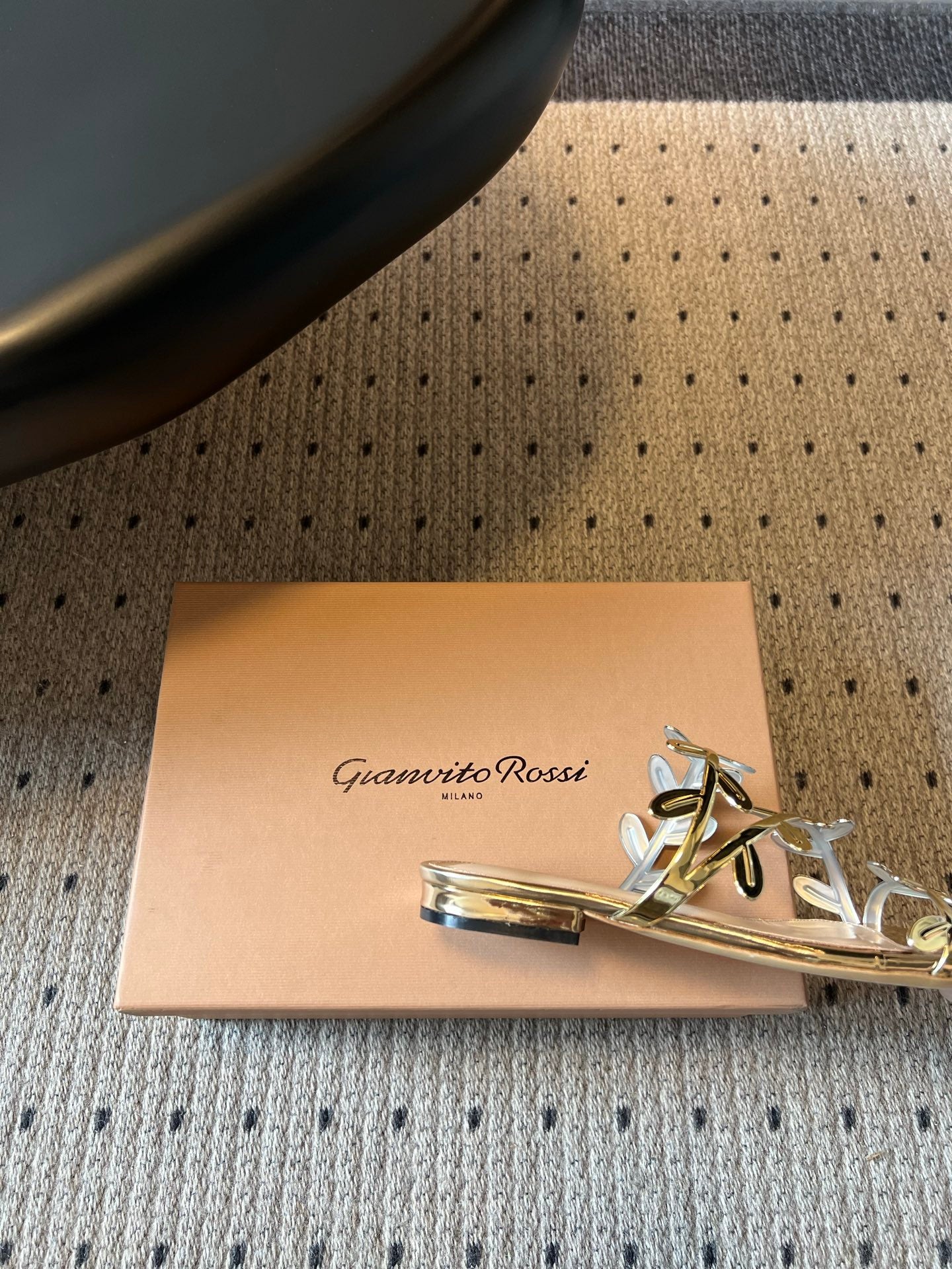 GIANVITO ROSSI 26S SANDALS IN GOLD LAMBSKIN