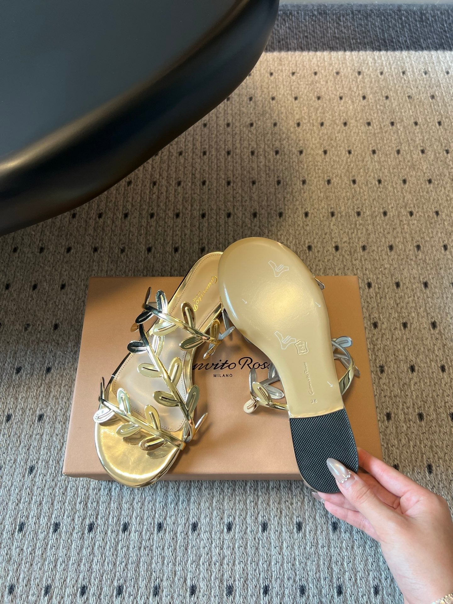 GIANVITO ROSSI 26S SANDALS IN GOLD LAMBSKIN