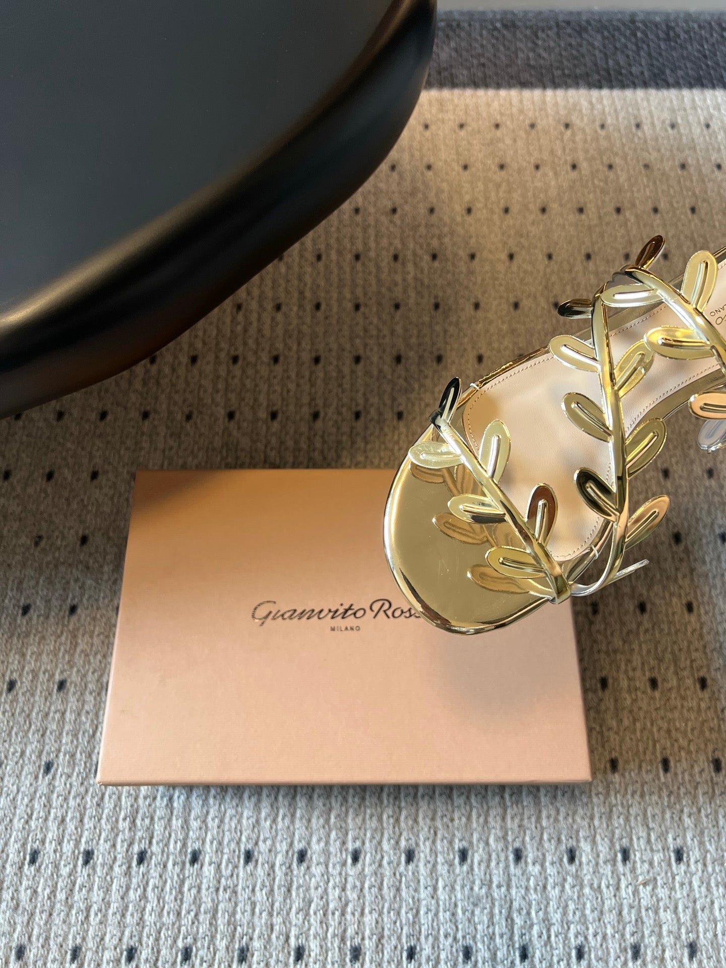 GIANVITO ROSSI 26S SANDALS IN GOLD LAMBSKIN