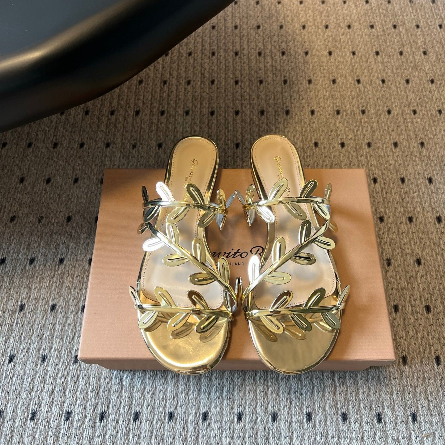 GIANVITO ROSSI 26S SANDALS IN GOLD LAMBSKIN