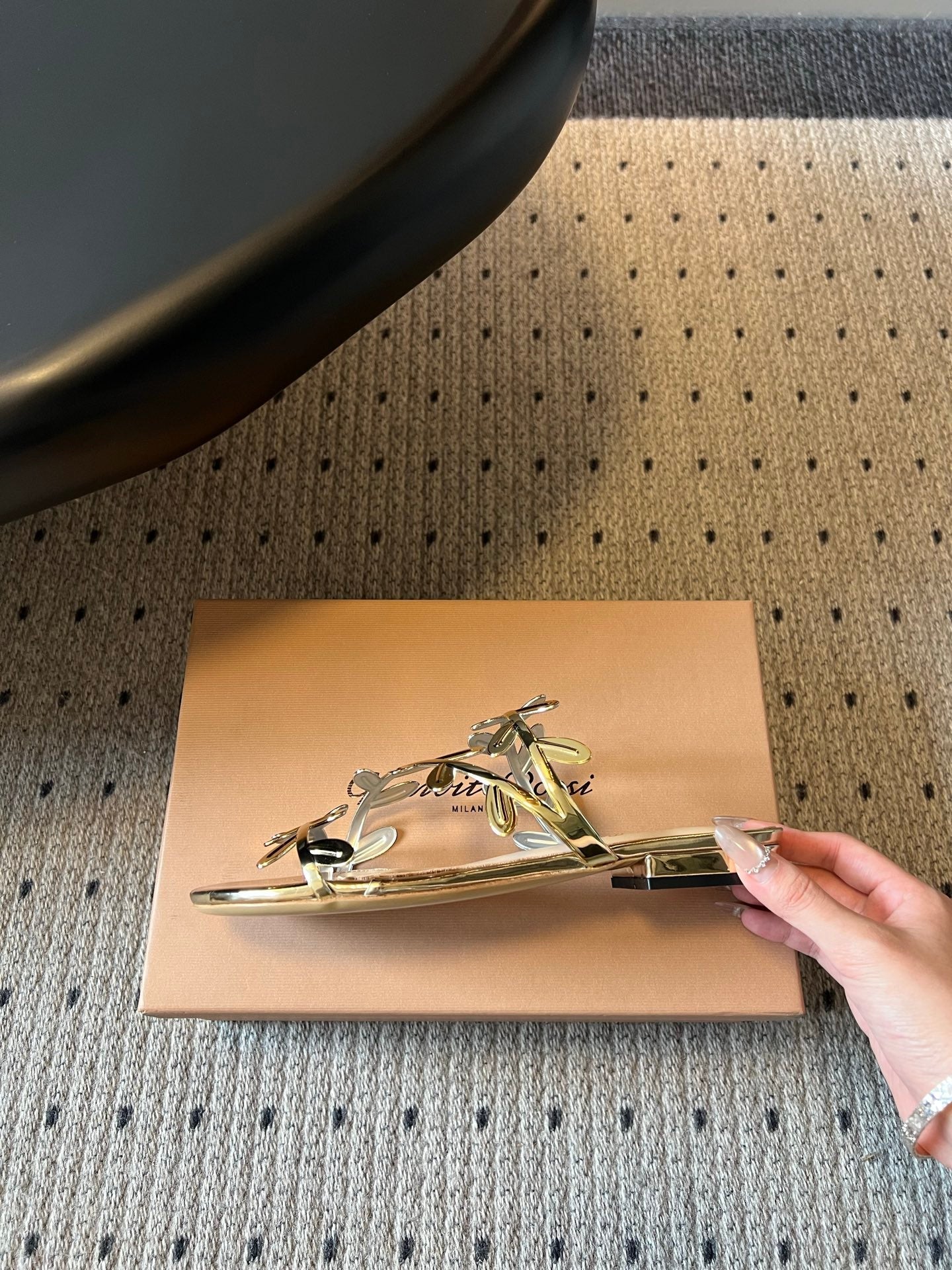 GIANVITO ROSSI 26S SANDALS IN GOLD LAMBSKIN