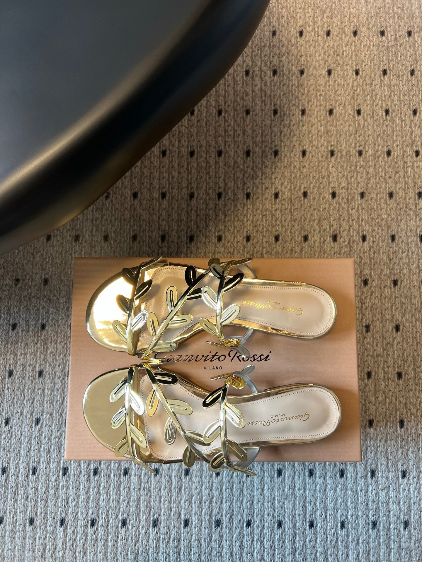 GIANVITO ROSSI 26S SANDALS IN GOLD LAMBSKIN