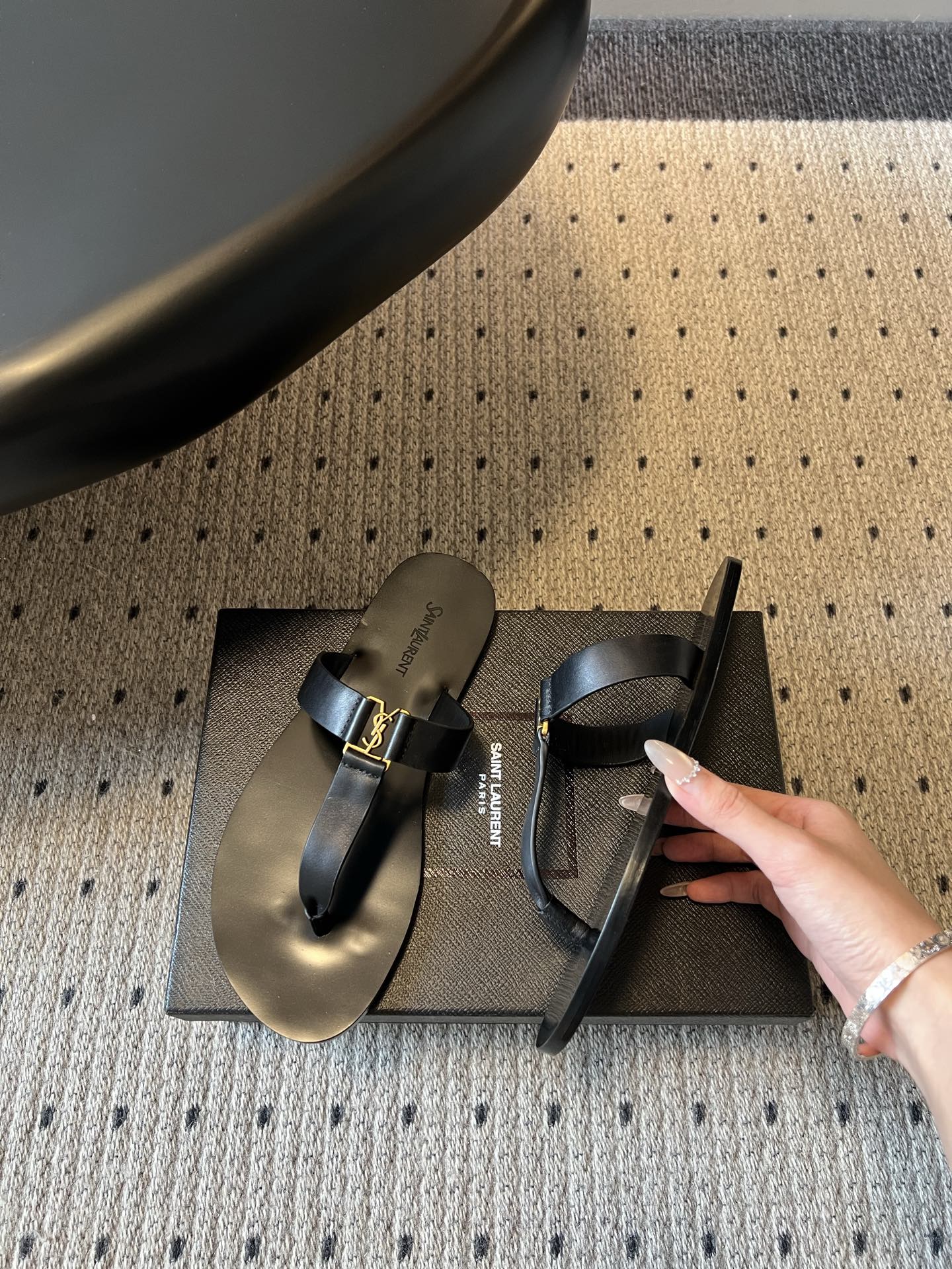 YSL 26S THONG SANDALS IN BLACK CALFSKIN