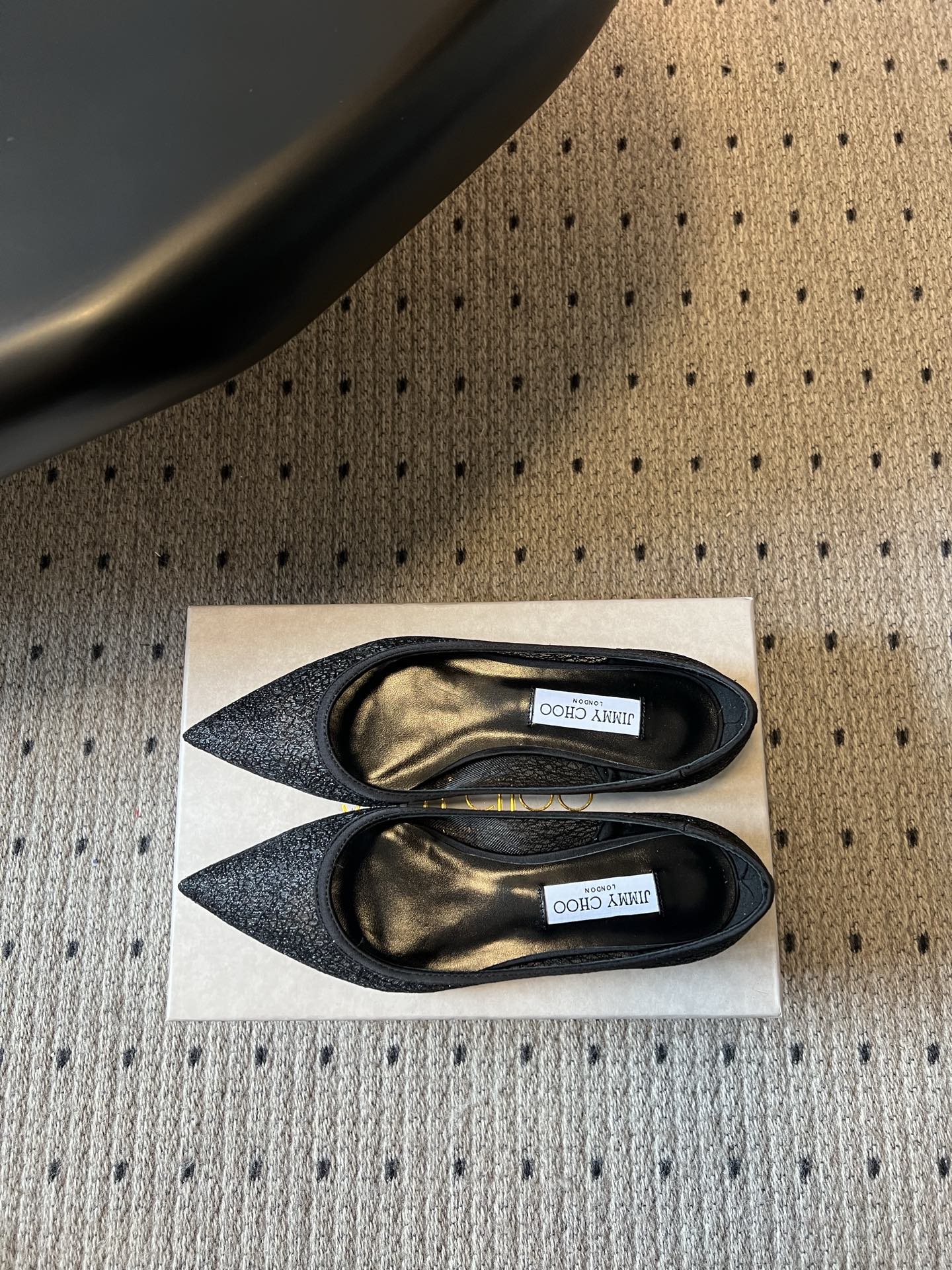 JIMMY CHOO 26S POINTED-TOE FLATS IN BLACK MESH