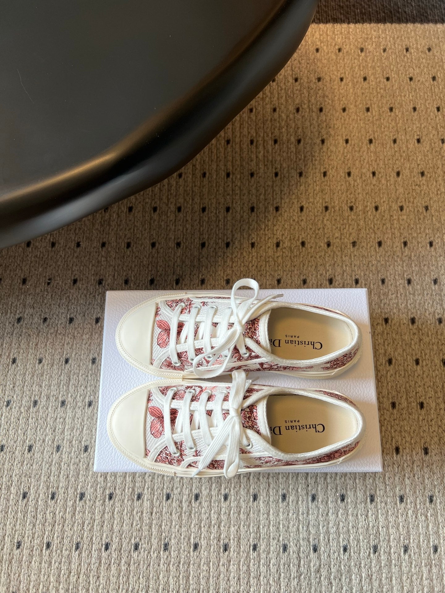 DIOR 26S LOW-TOP SNEAKER 50MM IN WHITE AND RED OBLIQUE EMBROIDERED CANVAS