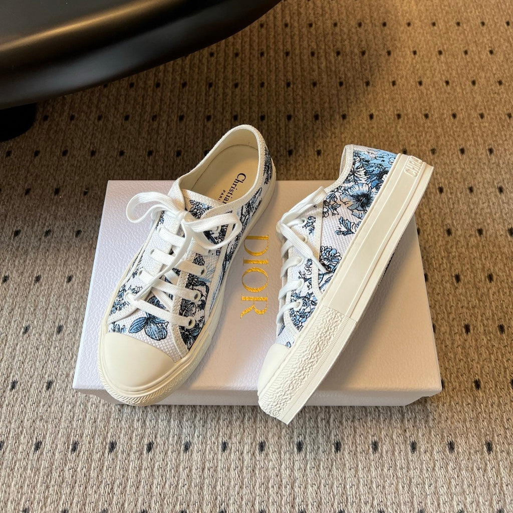 DIOR 26S LOW-TOP SNEAKER 35MM IN WHITE AND BLUE EMBROIDERED CANVAS