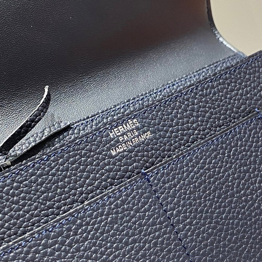 TOGO PASSPORT HOLDER 20 IN NAVY BLUE CALFSKIN