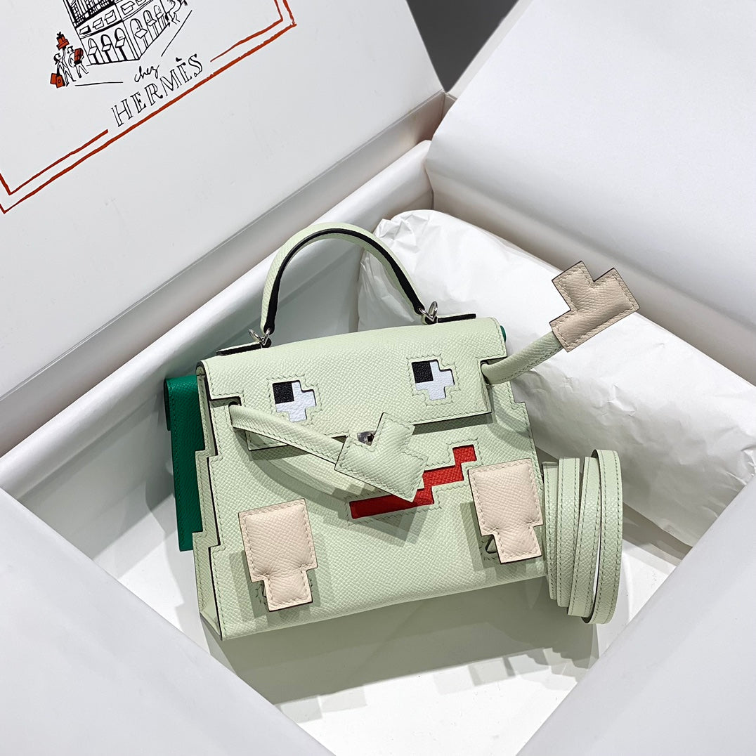 KELLY DOLL 18 IN LIGHT GREEN CALFSKIN