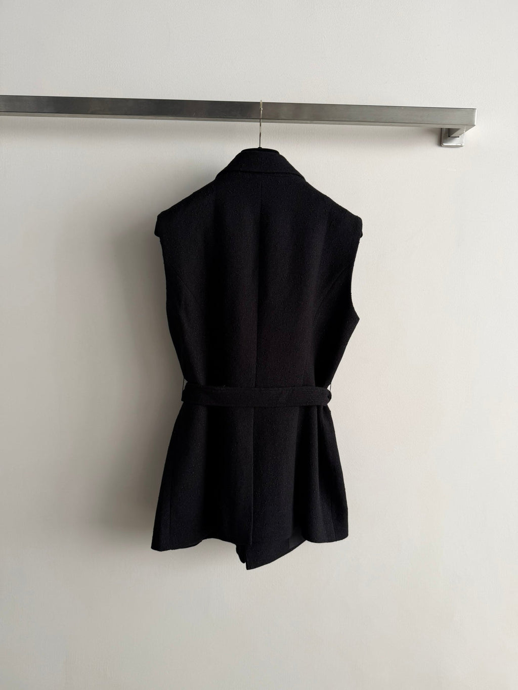 CHANEL 26S SLEEVELESS BLAZER 708