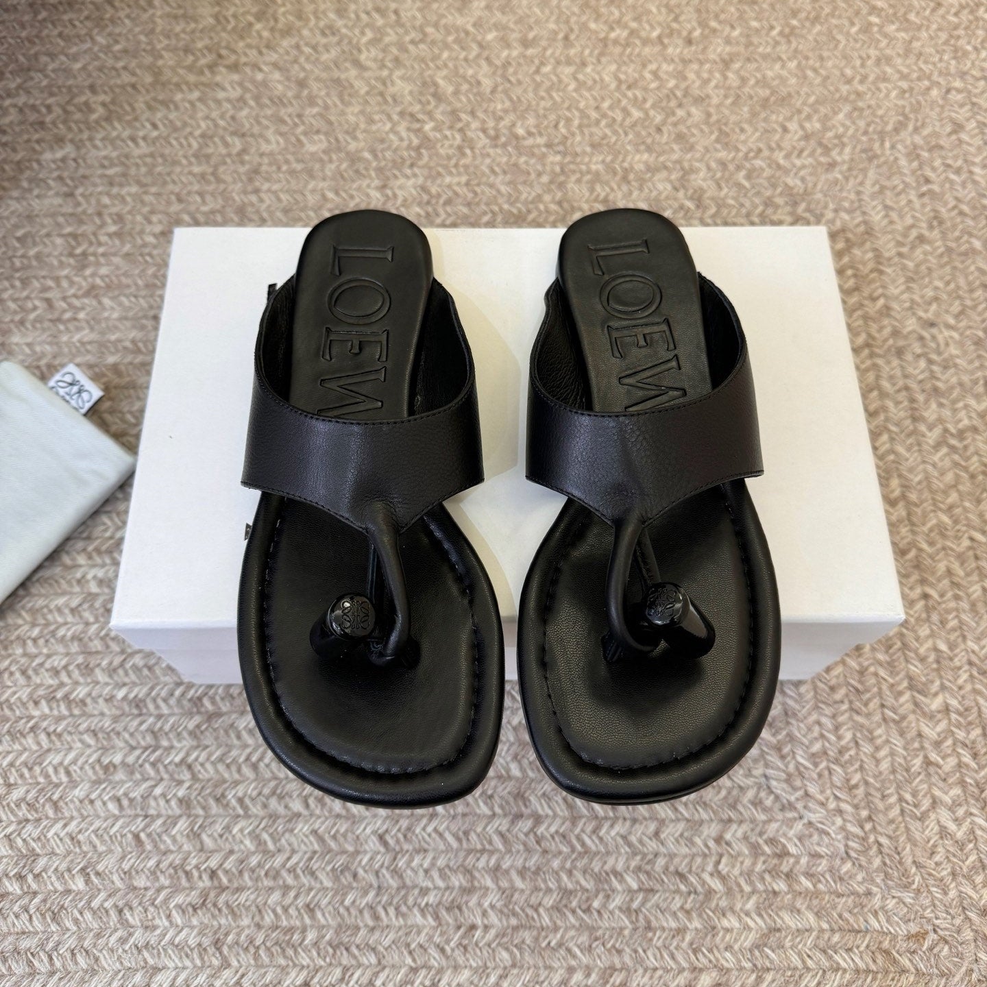 LOEWE 26S TOGGLE FLAT SANDAL IN BLACK CALFSKIN