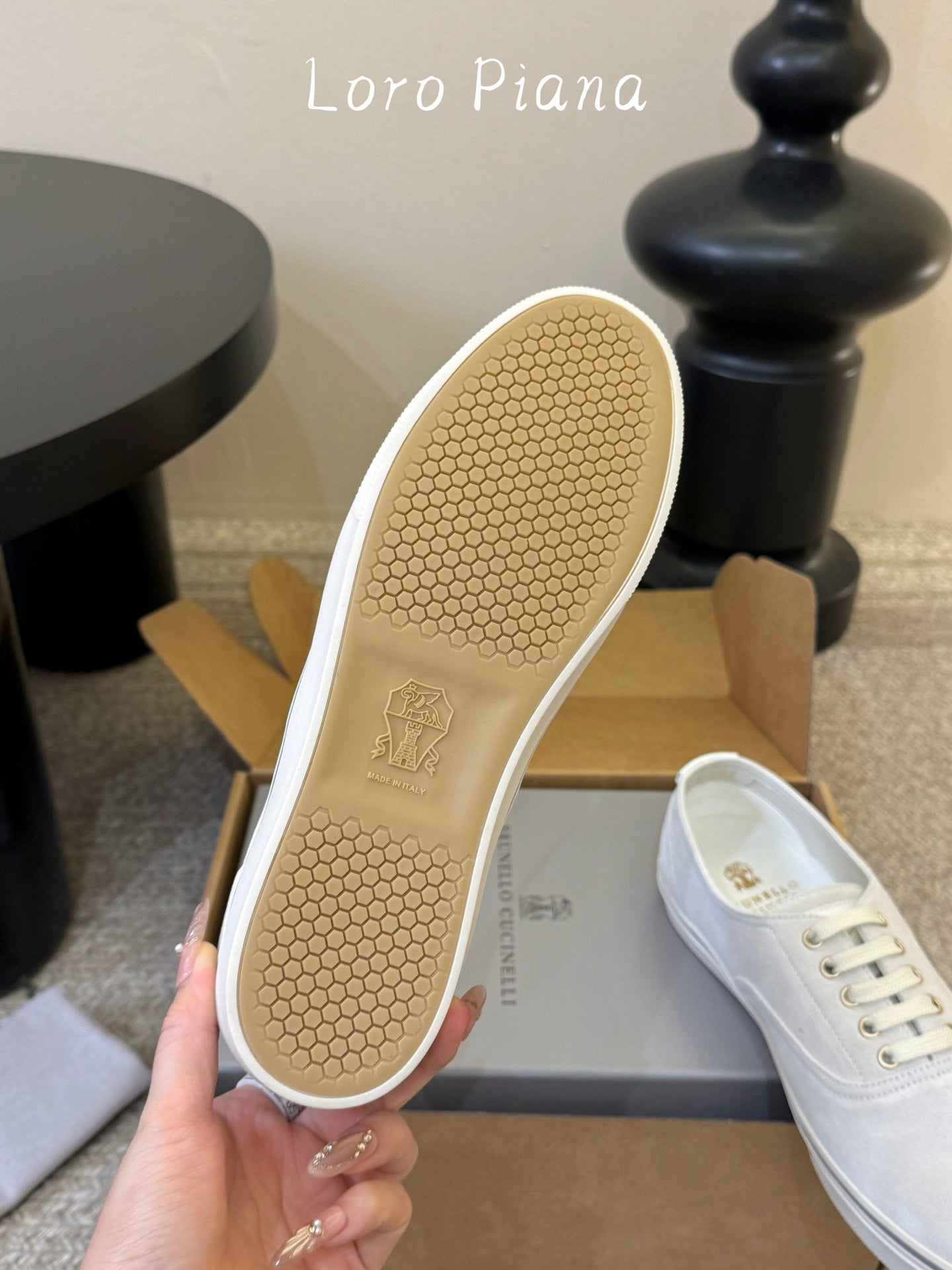 LP 26S LACE-UP SNEAKERS IN CREAM WHITE SUEDE