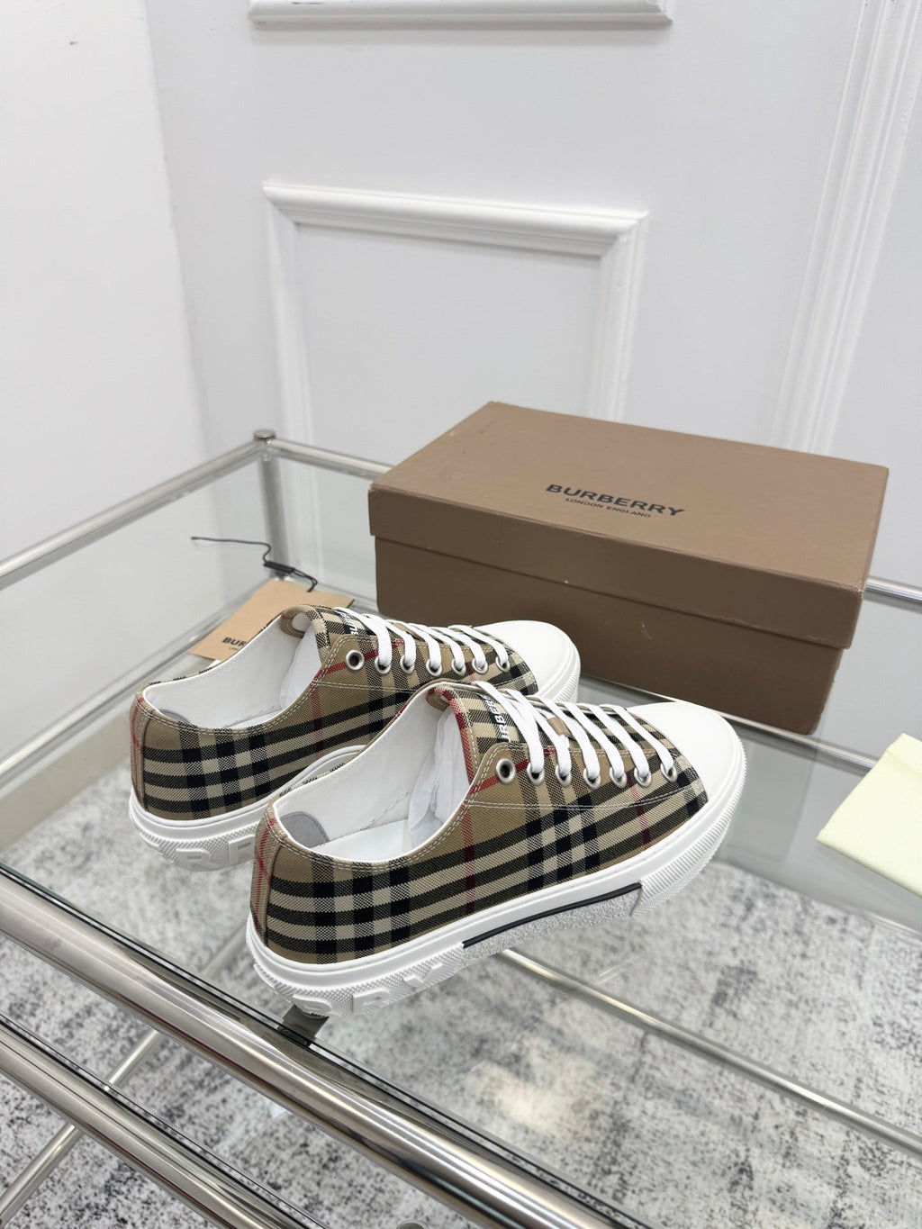 BURBERRY 26S VINTAGE CHECK LOW TOP SNEAKERS IN ARCHIVE BEIGE CANVAS