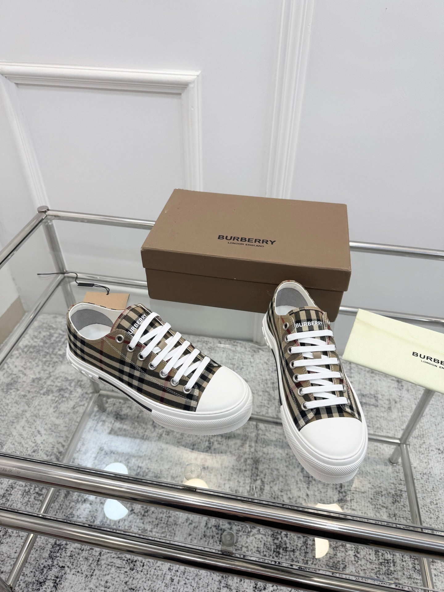 BURBERRY 26S VINTAGE CHECK LOW TOP SNEAKERS IN ARCHIVE BEIGE CANVAS