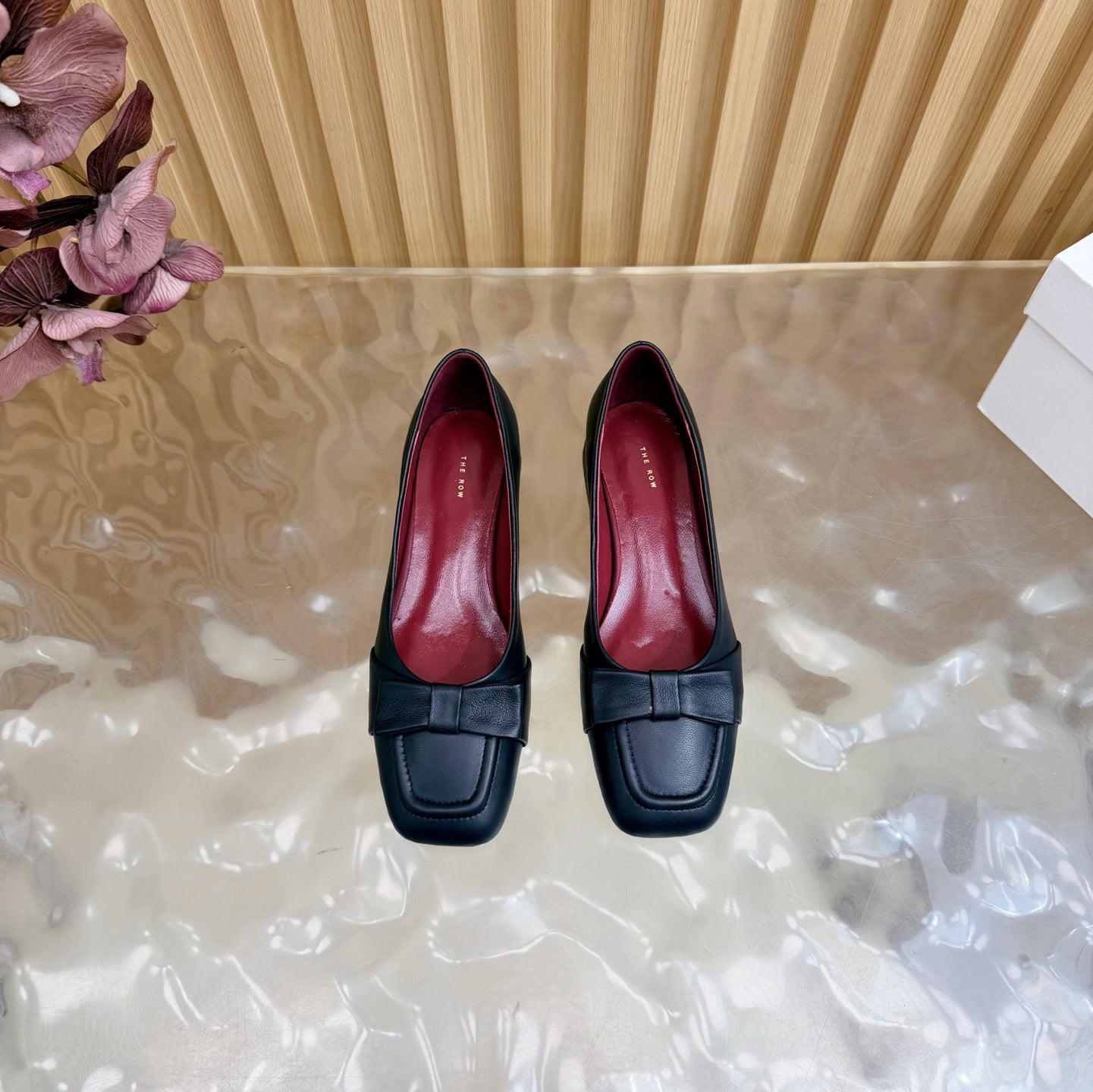 THE ROW 26S SQUARE TOE PUMPS IN BLACK CALFSKIN WITH BOW