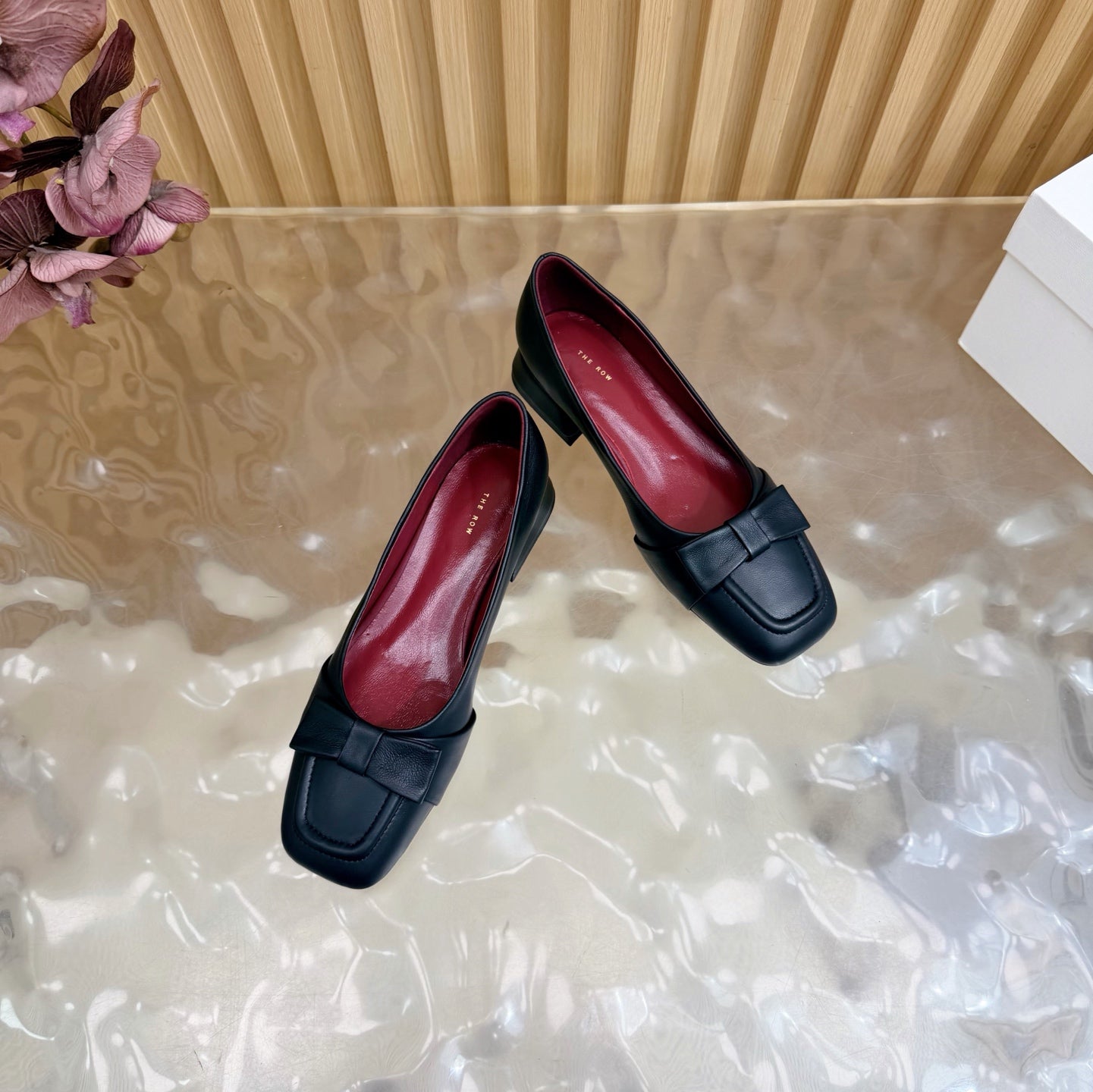 THE ROW 26S SQUARE TOE PUMPS IN BLACK CALFSKIN WITH BOW