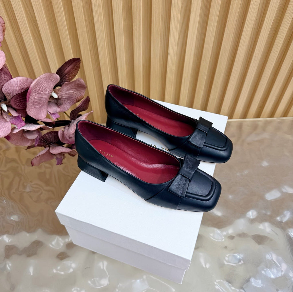 THE ROW 26S SQUARE TOE PUMPS IN BLACK CALFSKIN WITH BOW