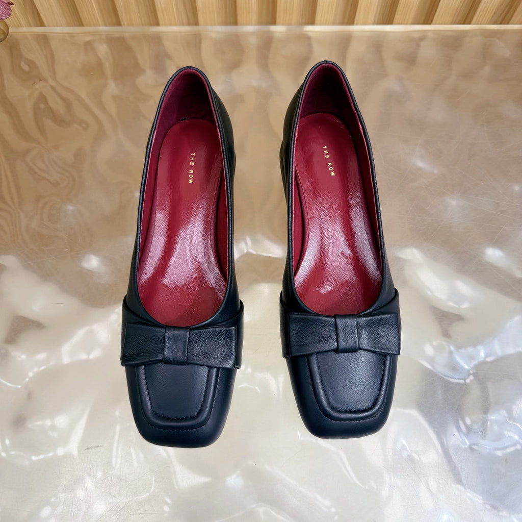 THE ROW 26S SQUARE TOE PUMPS IN BLACK CALFSKIN WITH BOW