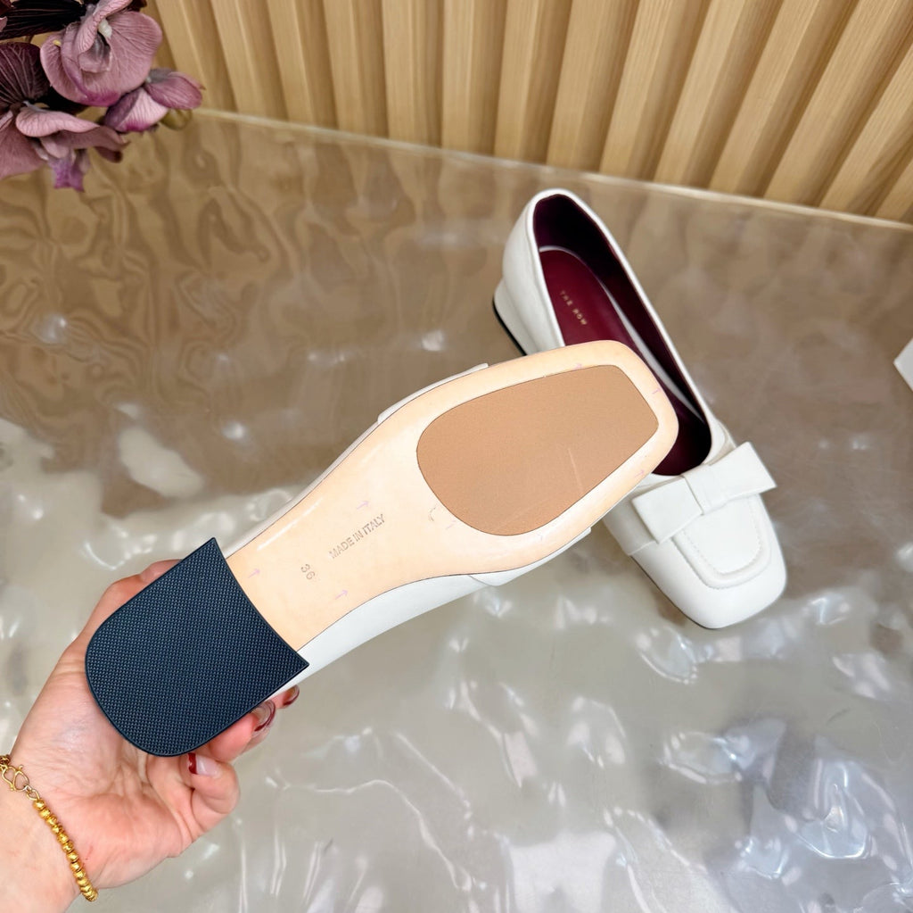 THE ROW 26S SQUARE TOE PUMPS IN WHITE CALFSKIN WITH BOW