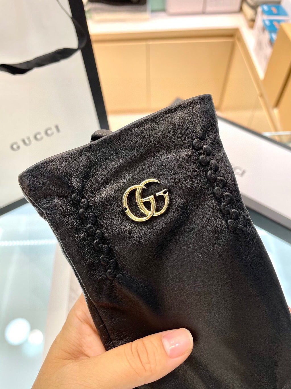 GLOVES IN BLACK LAMBSKIN AND FLEECE LINING 441830