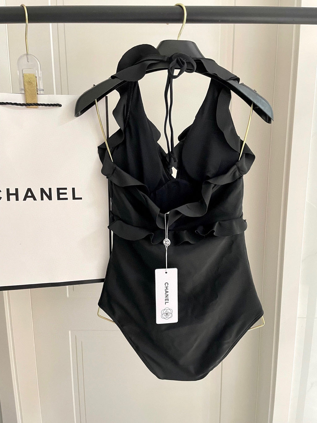 CC BIKINI SWIMSUIT SET BLACK AND RUFFLED TRIM 622180