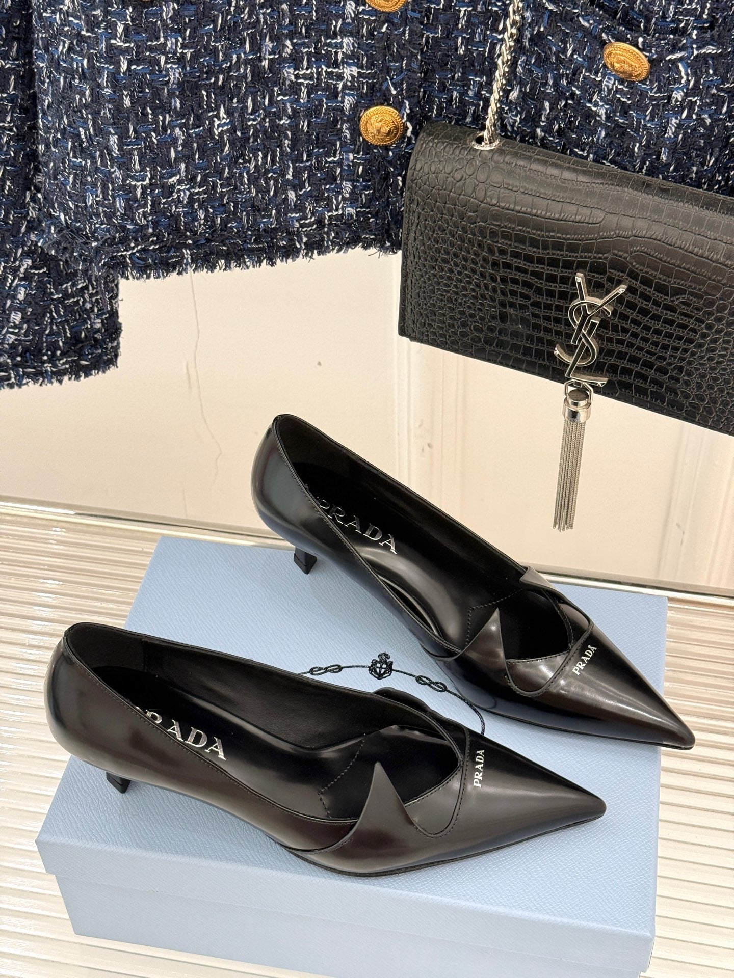KITTEN HEEL PUMPS IN BLACK CALFSKIN