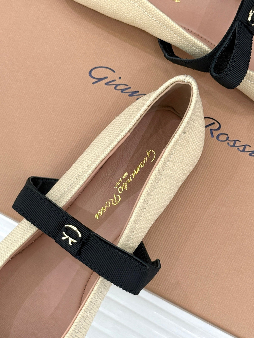 GIANVITO ROSSI 26S MARY JANE FLATS IN BLACK AND CREAM WHITE FABRIC