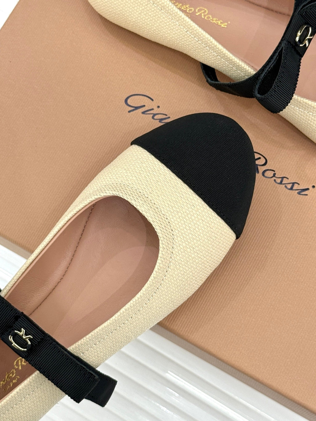 GIANVITO ROSSI 26S MARY JANE FLATS IN BLACK AND CREAM WHITE FABRIC