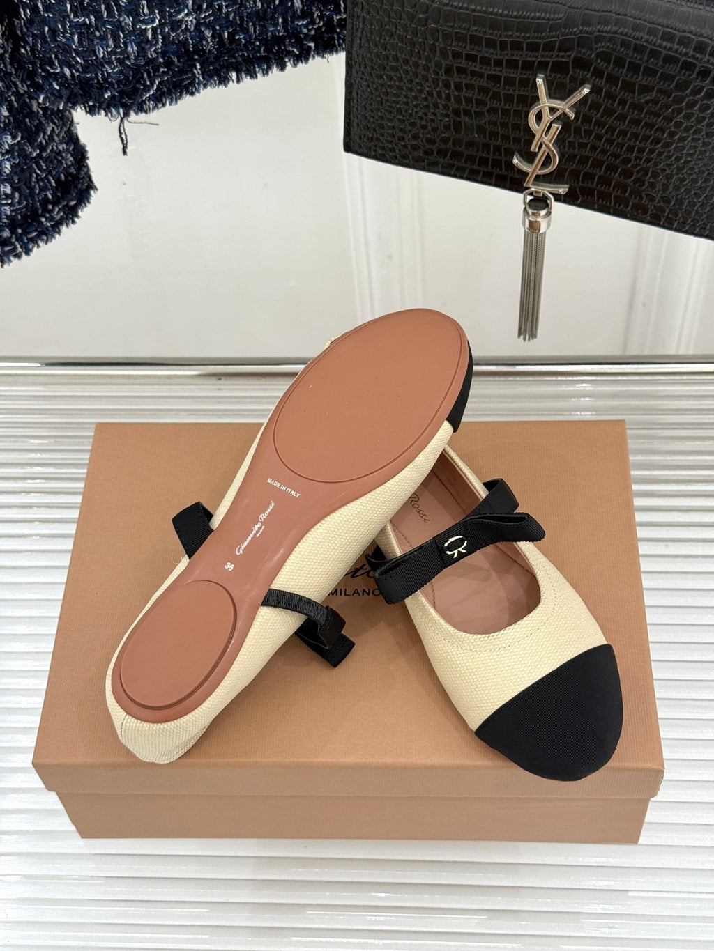 GIANVITO ROSSI 26S MARY JANE FLATS IN BLACK AND CREAM WHITE FABRIC