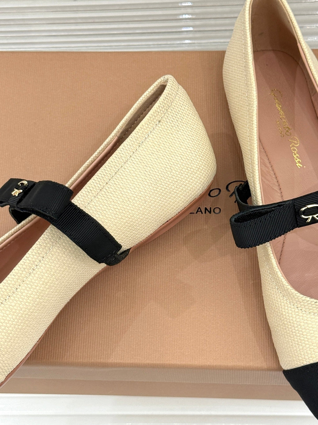 GIANVITO ROSSI 26S MARY JANE FLATS IN BLACK AND CREAM WHITE FABRIC