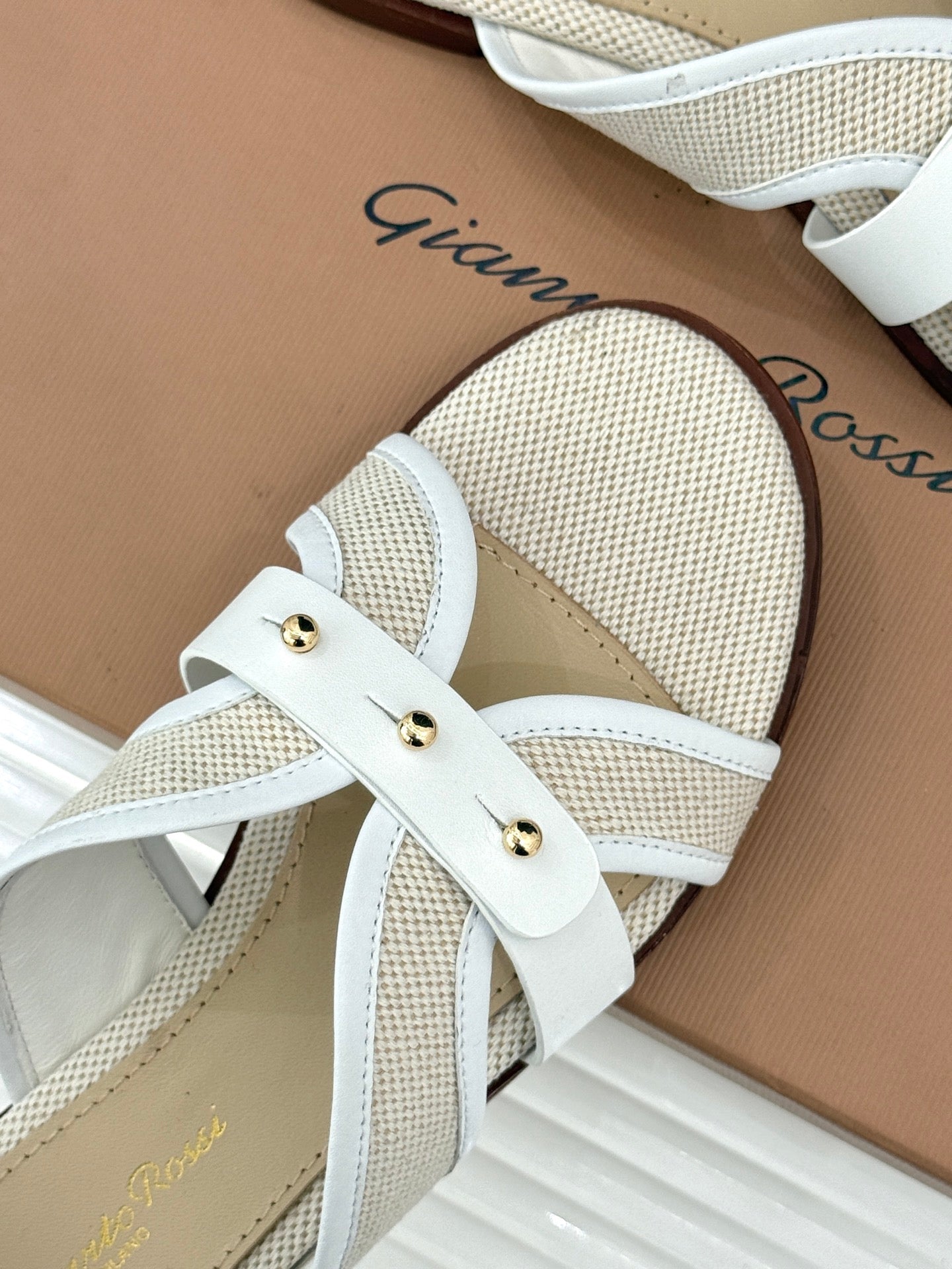 GIANVITO ROSSI 26S STUDDED FLAT SANDALS IN BEIGE CANVAS AND WHITE CALFSKIN