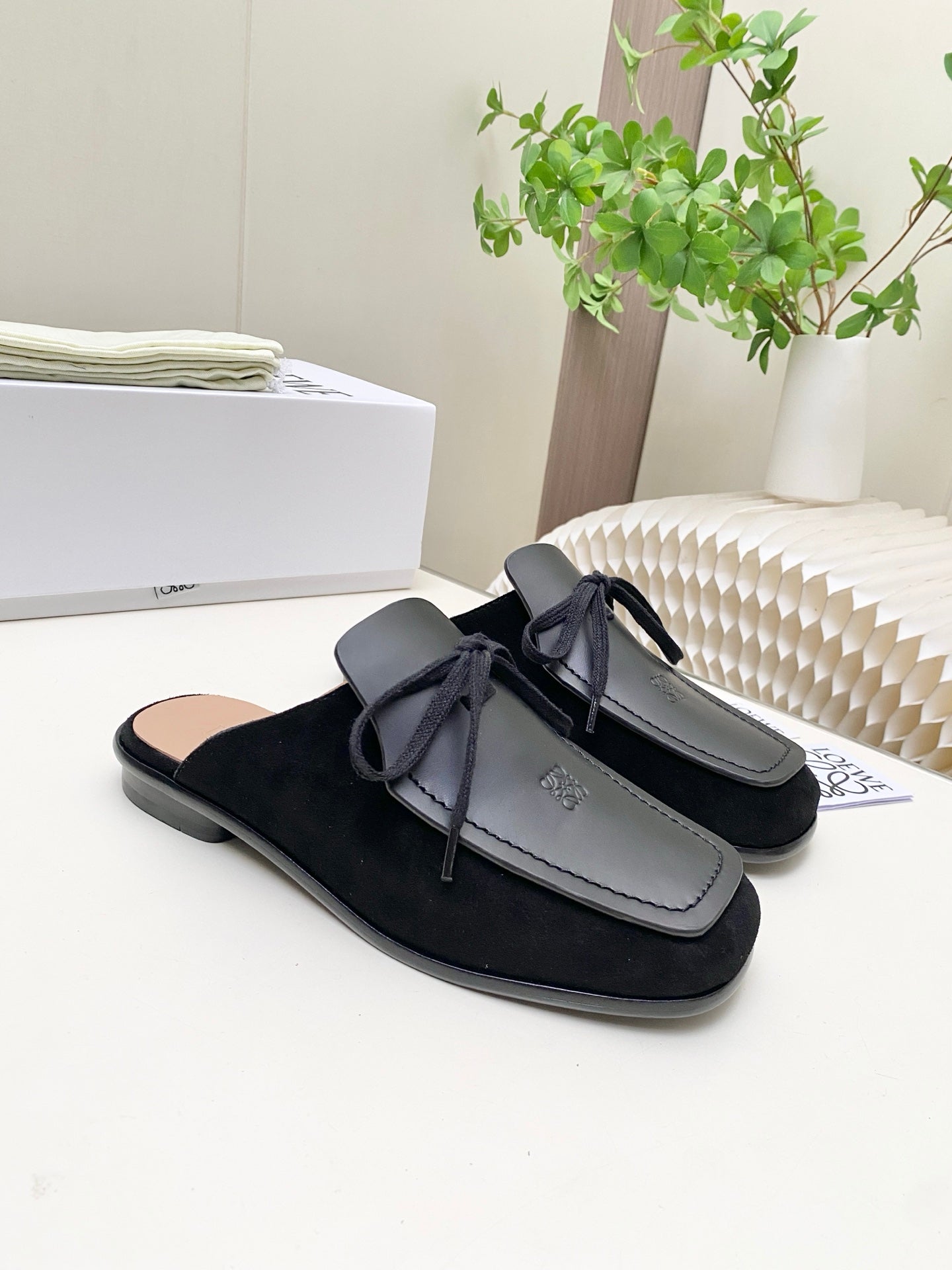 LOEWE 26S FLAT MULES IN BLACK CALFSKIN AND SUEDE