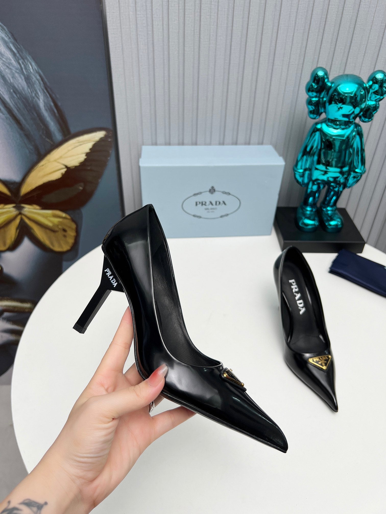 HIGH-HEEL PUMPS IN BLACK CALFSKIN