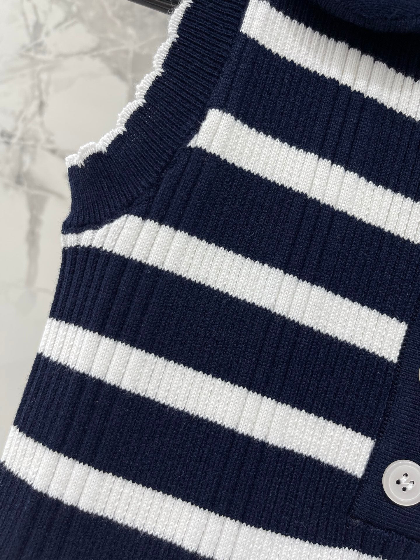 THOM 26S SLEEVELESS POLO KNIT TOP STYLE 255