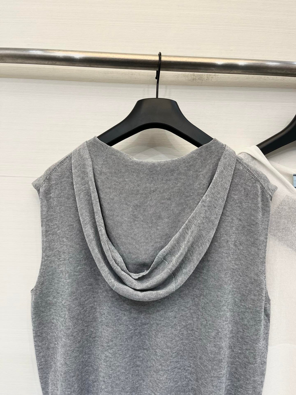 PRADA 26S HOODED SLEEVELESS KNIT TOP 1021