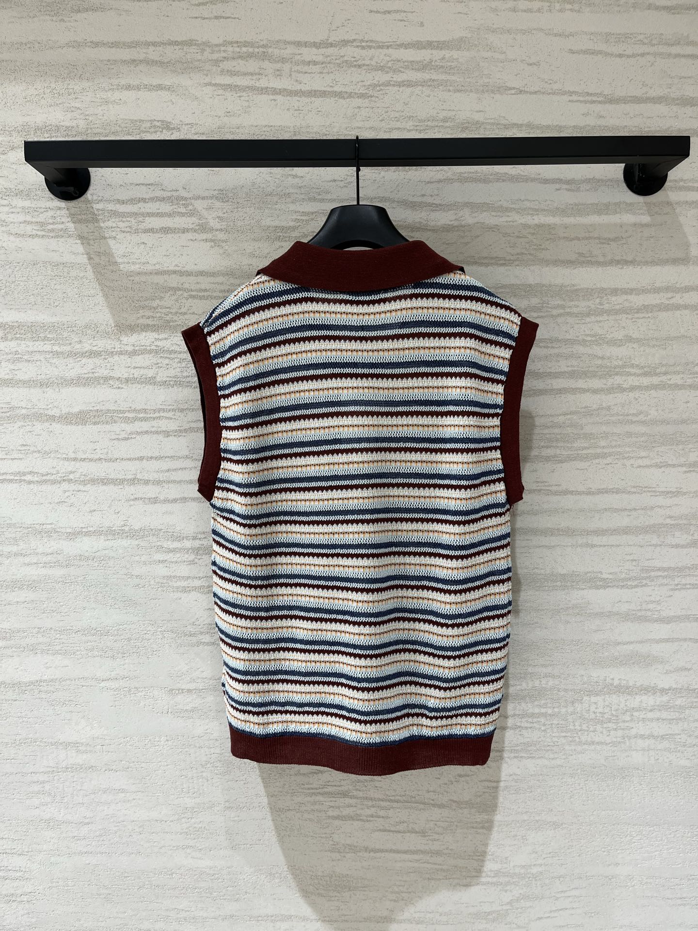 MONCLER 26S SLEEVELESS STRIPED KNIT POLO TOP 670