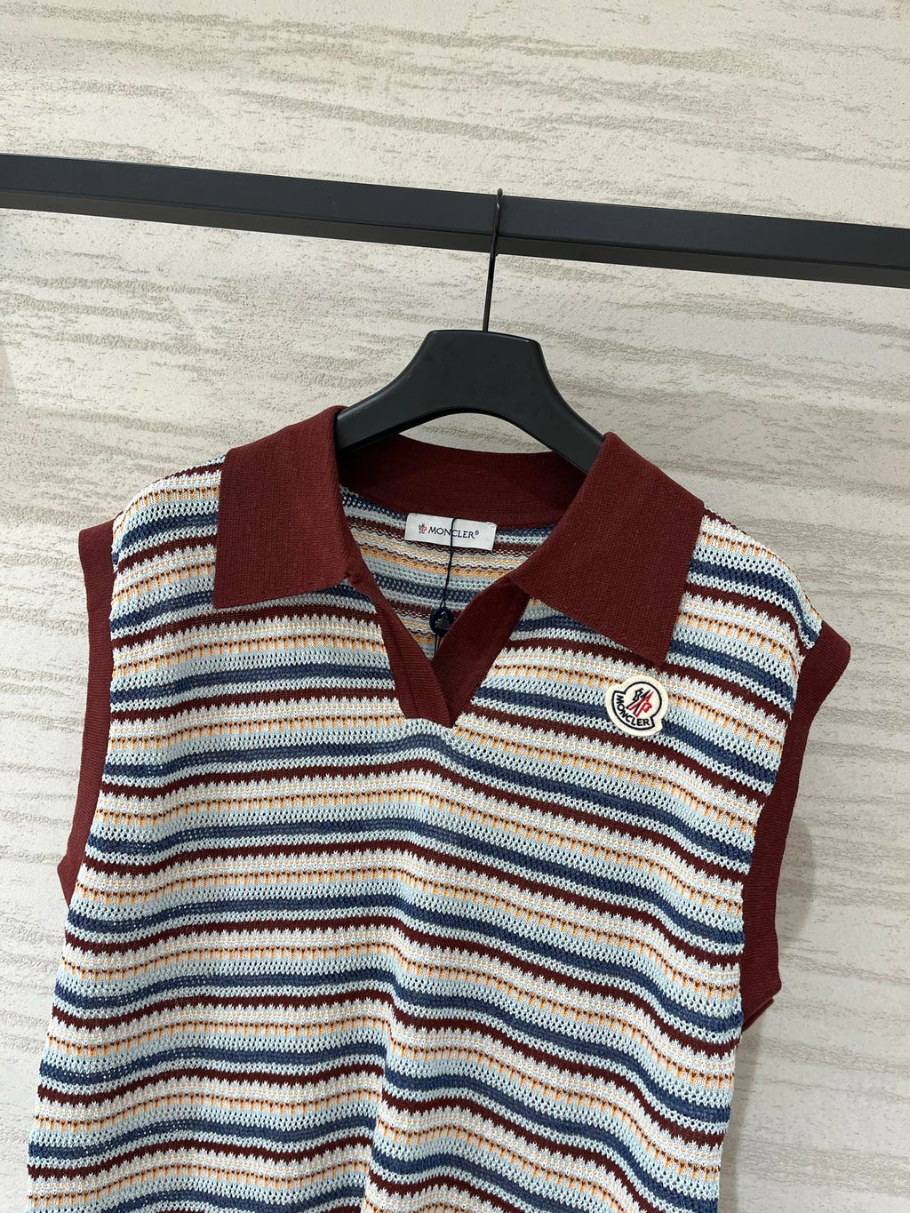 MONCLER 26S SLEEVELESS STRIPED KNIT POLO TOP 670