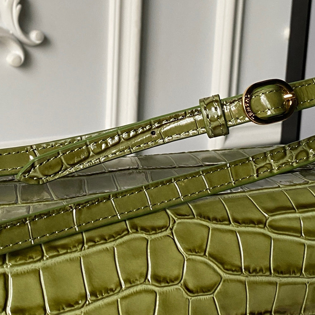 CHANEL 26S CC LOGO SHOULDER BAG 39 IN OLIVE GREEN CROCODILE-EMBOSSED CALFSKIN GOLD HARDWARE