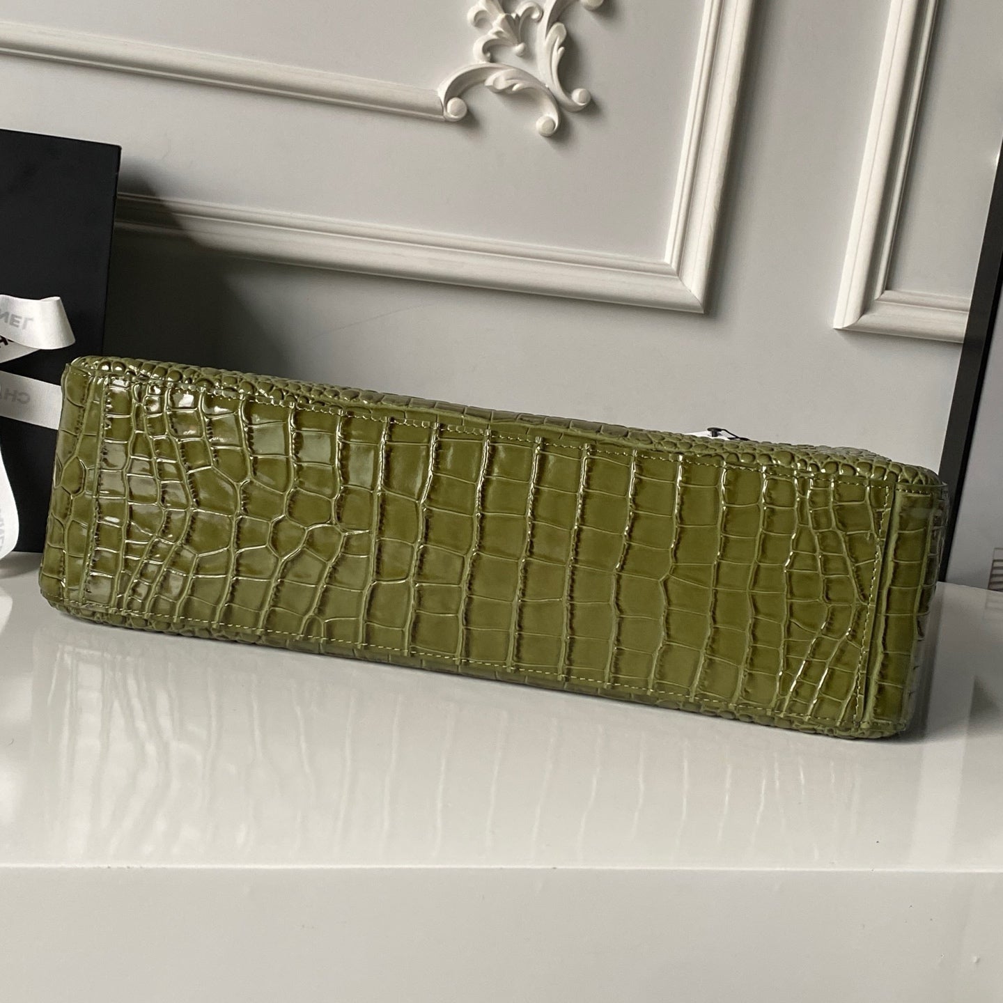 CHANEL 26S CC LOGO SHOULDER BAG 39 IN OLIVE GREEN CROCODILE-EMBOSSED CALFSKIN GOLD HARDWARE