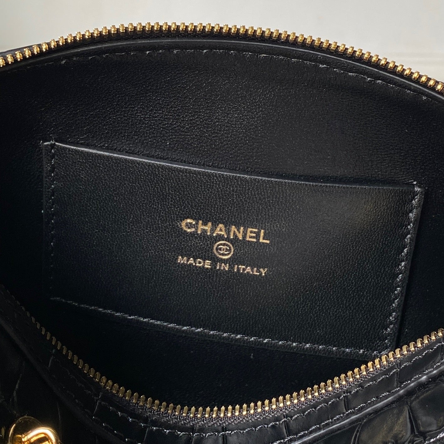 CHANEL 26S MINI TIMELESS CLASSIC BARREL BAG 19 IN BLACK CROCODILE-EMBOSSED PATENT CALFSKIN GOLD HARDWARE