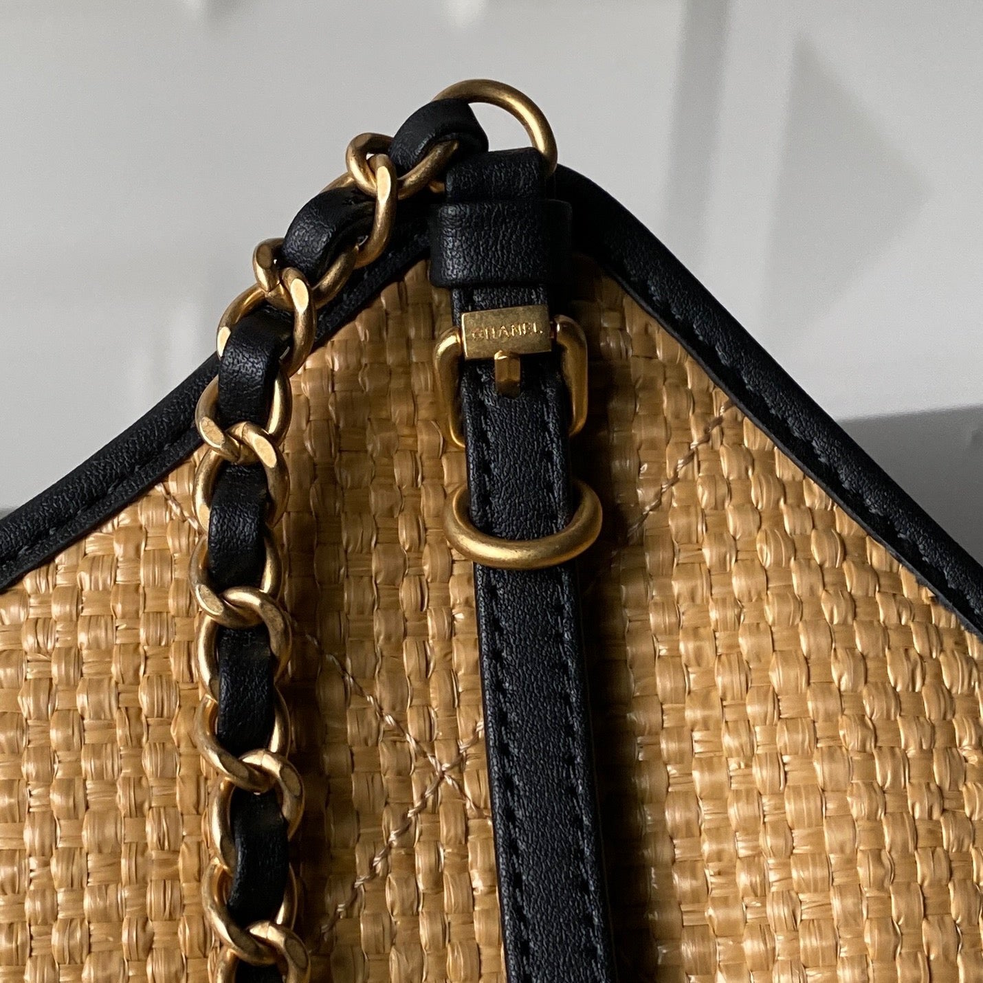 CHANEL 26S MAXI SHOPPING BAG 47 IN BEIGE  RAFFIA GOLD HARDWARE