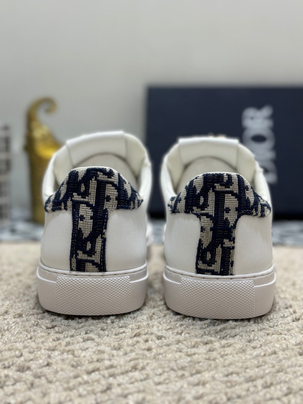 CD LOW TOP BASIC SNEAKER WHITE AND COBALT CALFSKIN