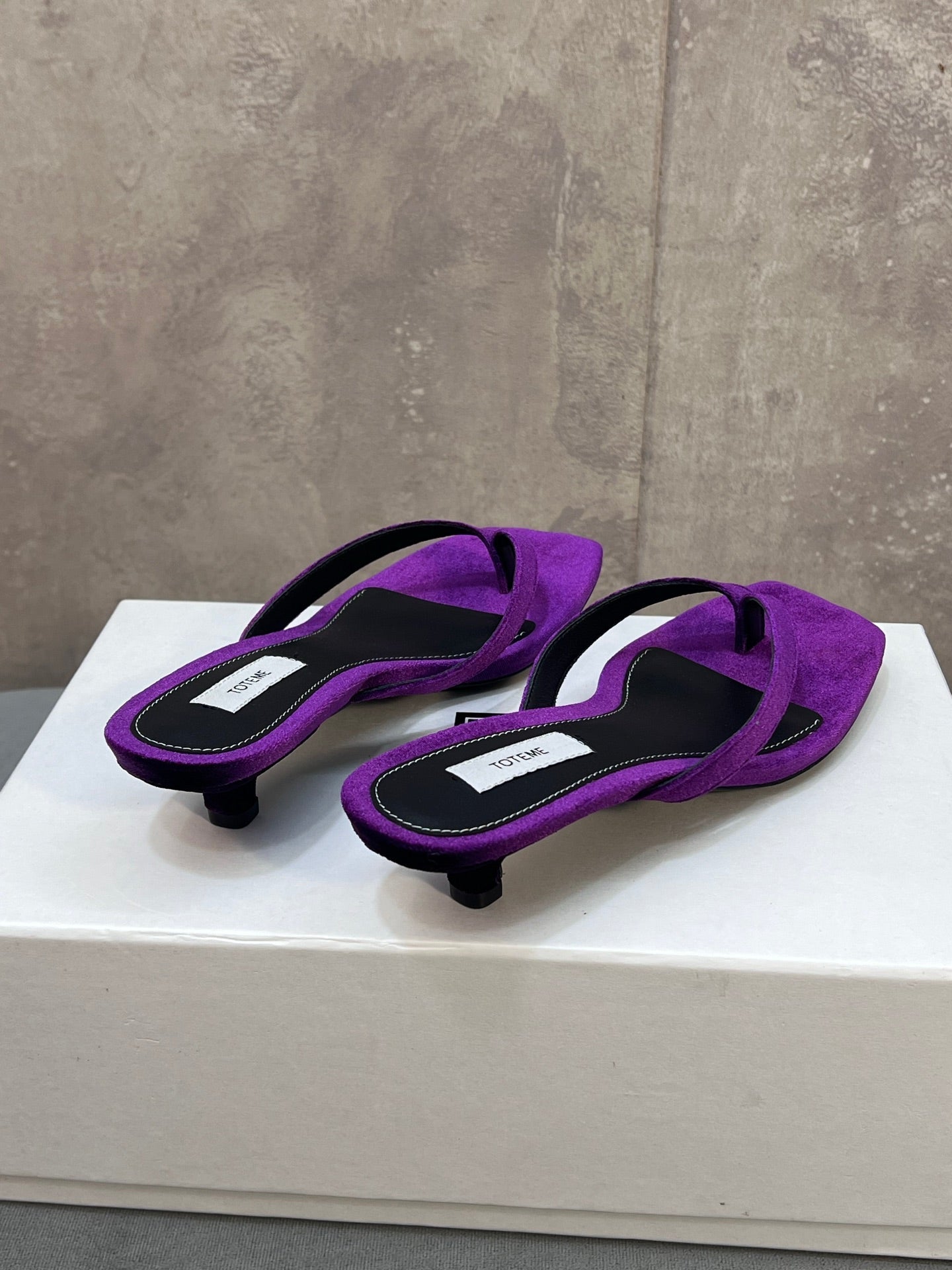 THE ROW 26S SQUARE TOE THONG KITTEN HEEL SANDALS 45MM IN PURPLE VELVET