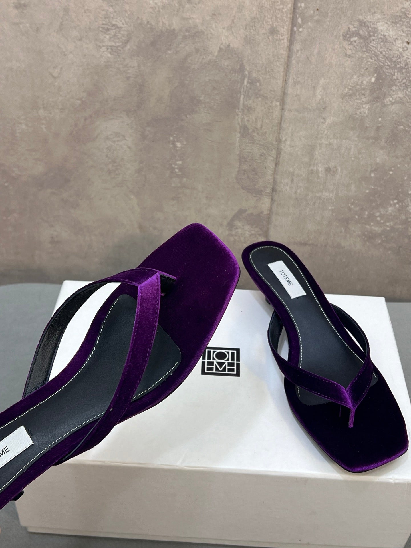 THE ROW 26S SQUARE TOE THONG KITTEN HEEL SANDALS 45MM IN PURPLE VELVET